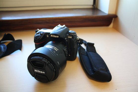 Nikon D300 Digital SLR Camera With Black And Blue Camera Bag Untested