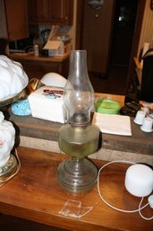 Vintage Glass Kerosene Lamp With Chimney And Burner (Decorative Oil Lamp Style)