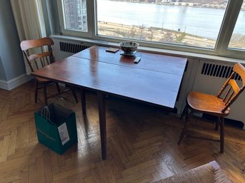 Vintage Walnut Gateleg Drop-Leaf Dining Table With Rich Patina