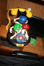 M&M's Animated Novelty Corded Telephone With Character Couch Base And Blue Handset Untested