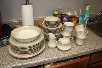 Stunning Mikasa Grande Ivory Katherine (L5510) Japan Porcelain Dinnerware Set