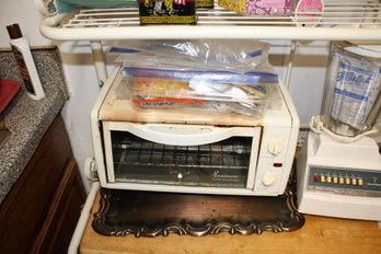 Toastmaster Toaster Oven Broiler With Adjustable Temperature And Timer Control Knobs Untested