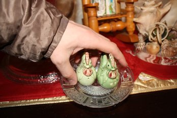 Green Ceramic Hen Salt And Pepper Shakers Set With Hollow Body Design