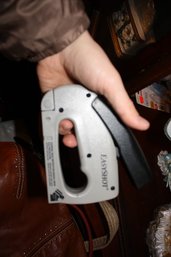 PowerShot EasyShot 5650DT Spring-Powered Staple Gun With Desktop Base