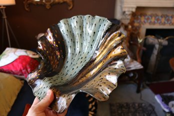 Majolica-Style Ceramic Shell-Shaped Decorative Dish With Ruffled Edge