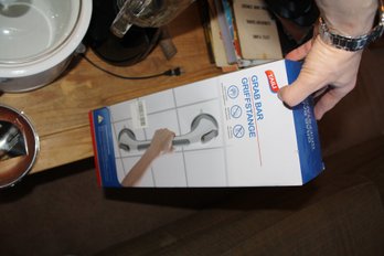 TAILI Suction Cup Shower Grab Bar  No-Drill Bathroom Safety Handle New