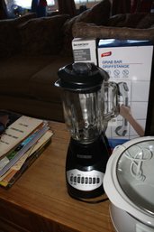 BLACKDECKER 10-Speed Countertop Blender  Model BL2010BG Untested