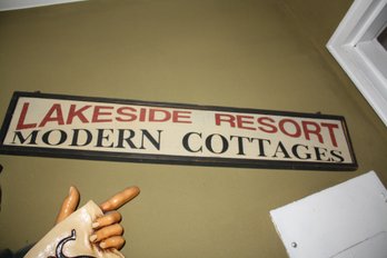 Vintage-Style Lakeside Resort Modern Cottages Wall Sign