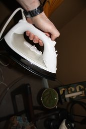 Sunbeam Steam Iron With Shot Of Steam And Motion Smart 3-Way Auto-Off Untested