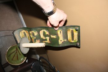 Vintage-Style Wall Sconce Candle Holder With Sculpted License Plate