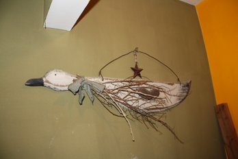 Rustic Duck-Shaped Wooden Wall Plaque With Natural Accents