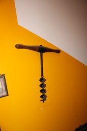 Antique Style  T-Handle Hand-Powered Auger For Barn Beams