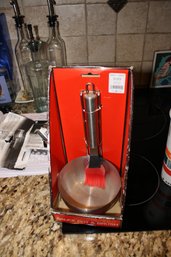 Stainless Steel Sauce Pot With Silicone Basting Brush