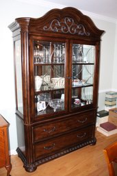 Traditional-style Buffet And Hutch Cabinet