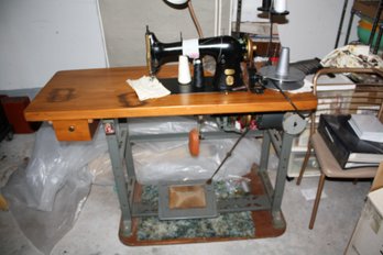 Singer Industrial Lockstitch Sewing Machine