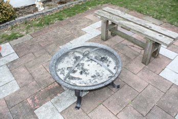 Round Iron Outdoor Wood-Burning Fire Pit With Spark Screen