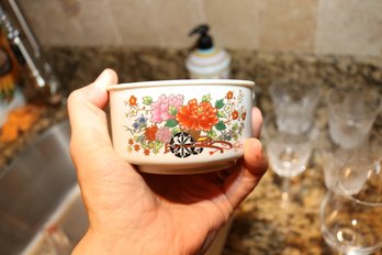 Japanese Kutani Porcelain Bowl With Hand Painted Design
