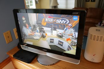Vizio VX20L LCD HDTV Television With Remote