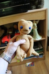 1982 E.T. Showtime Plush With Large Blue Eyes