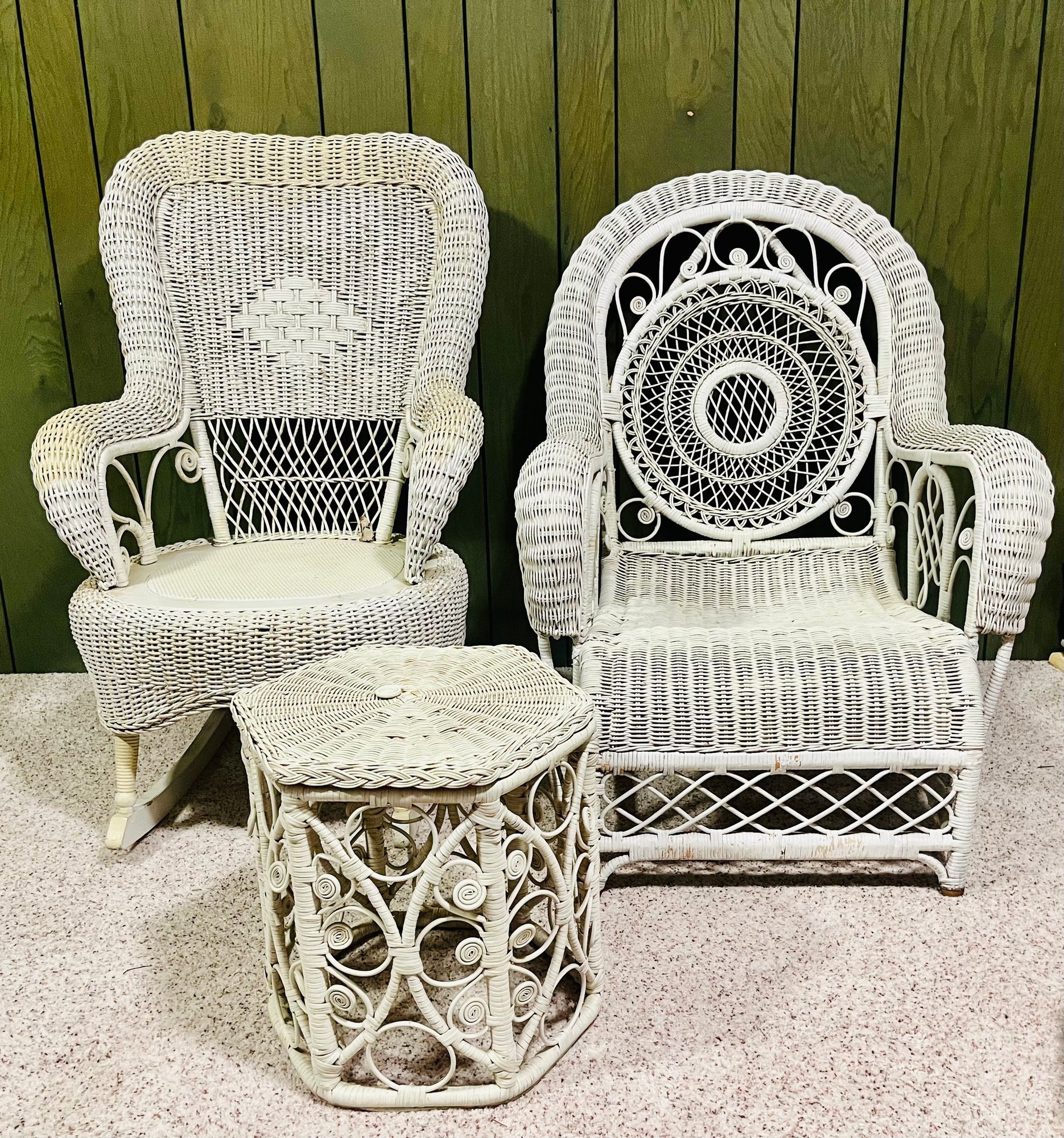 Set Of White Wicker Chairs And Table #199243 | Auctionninja.com