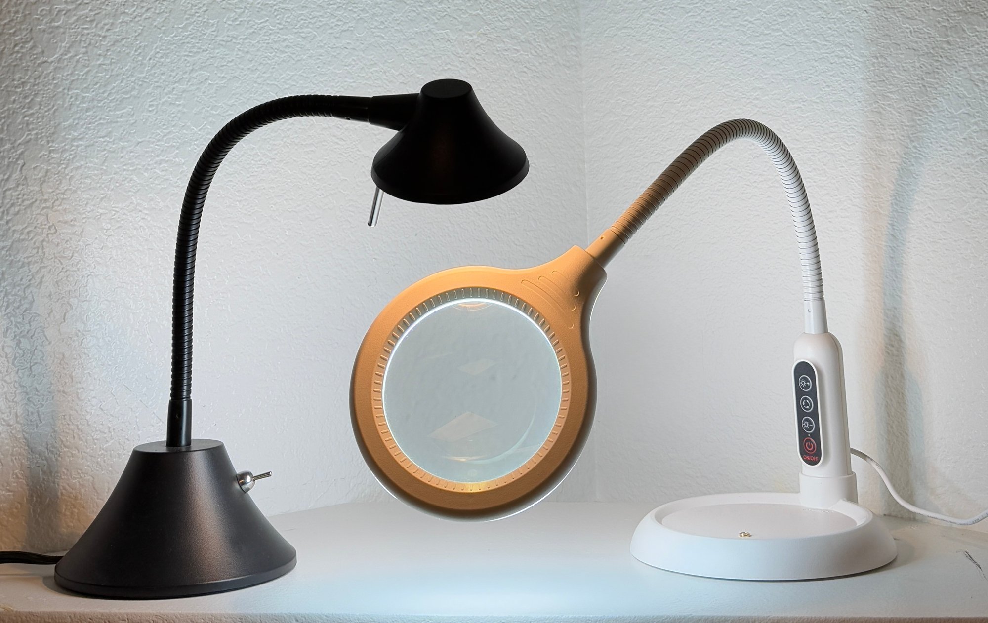 Positionable Backlight Pair Of Positionable Task Lights And Magnifier #252905 | Auctionninja.com
