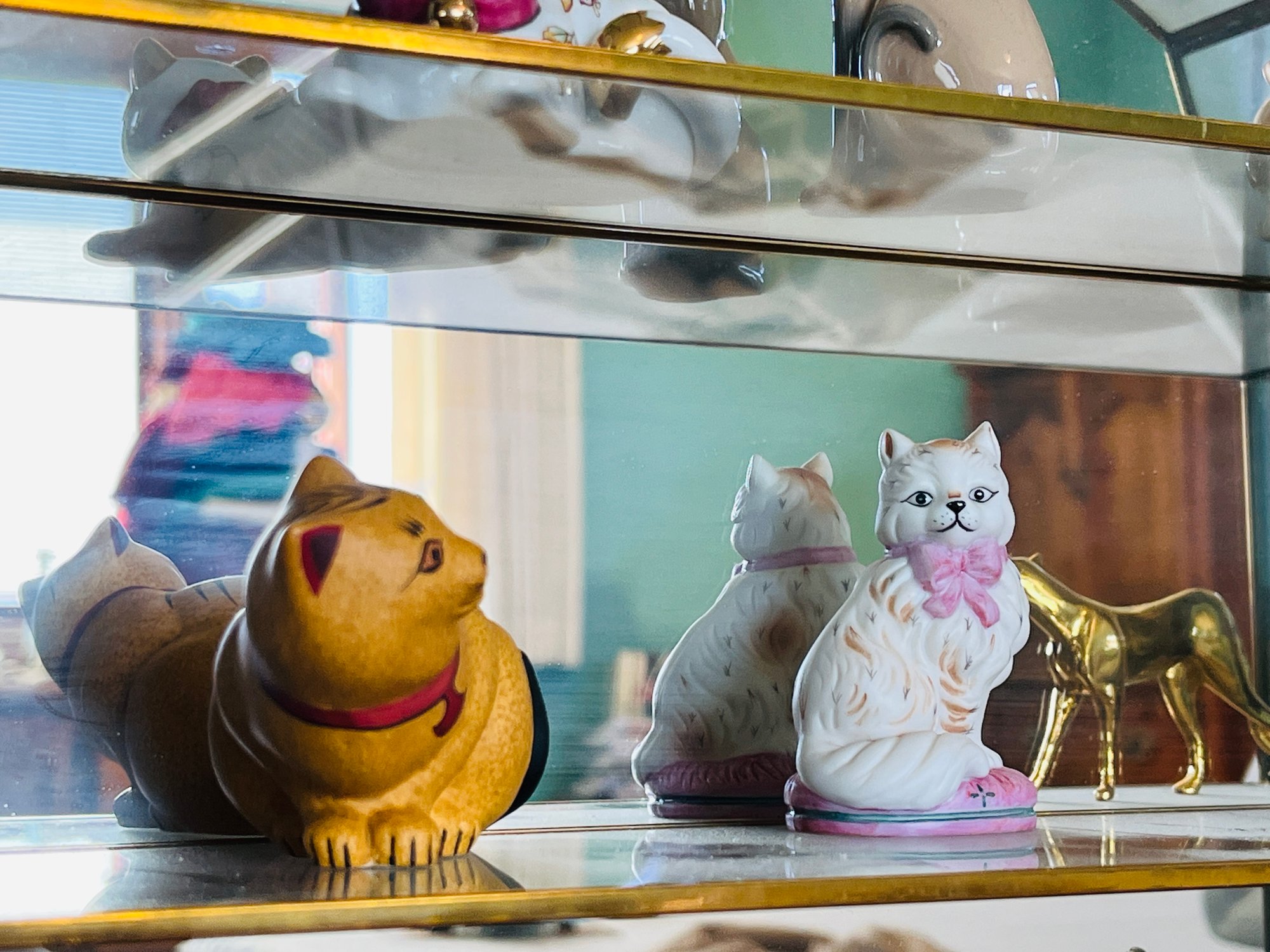 The Franklin Mint Curio Cabinet Cats Collection In Glass Display