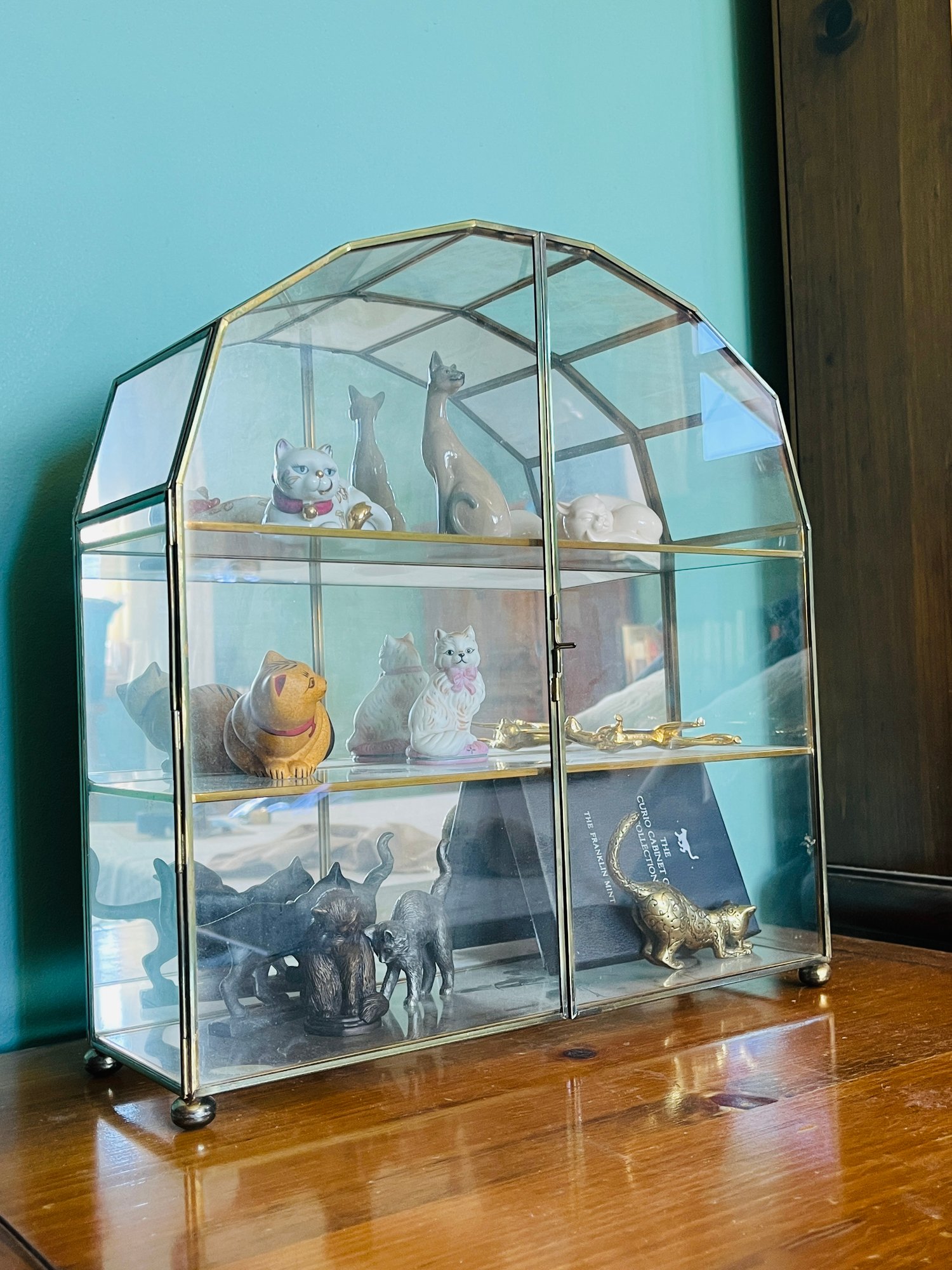 The Franklin Mint Curio Cabinet Cats Collection In Glass Display