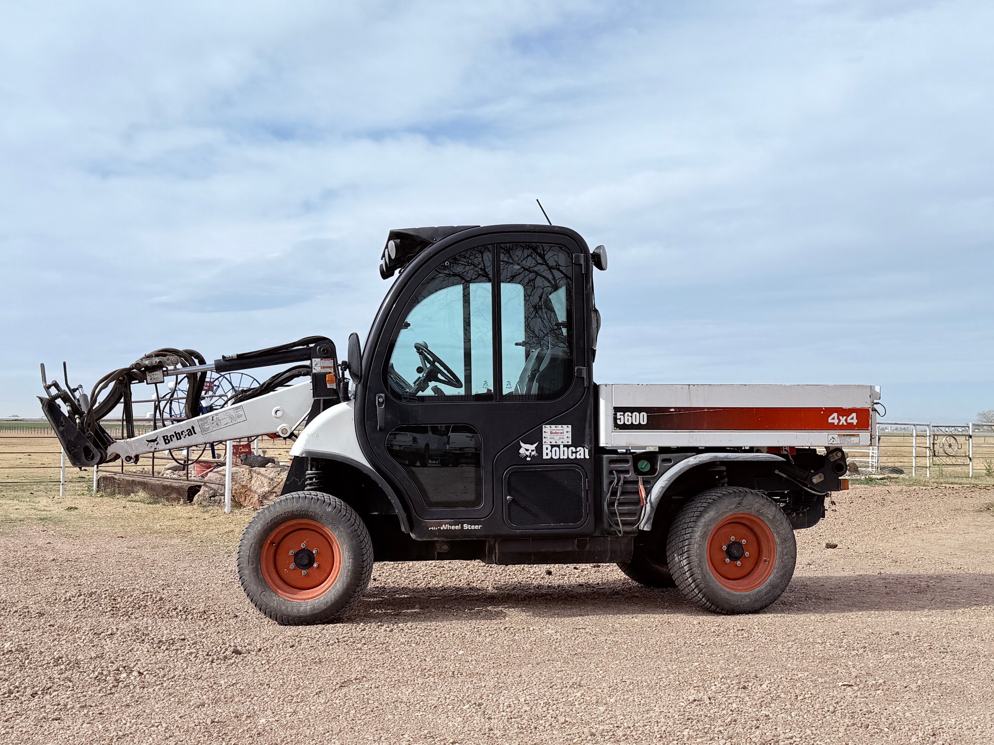 Bobcat 5600 4x4 Toolcat Utility Work Machine Featuring An Enclosed Cab ...