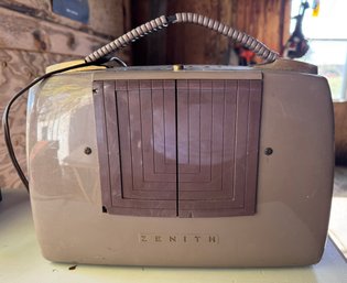 Vintage Zenith Wave Magnet Radio