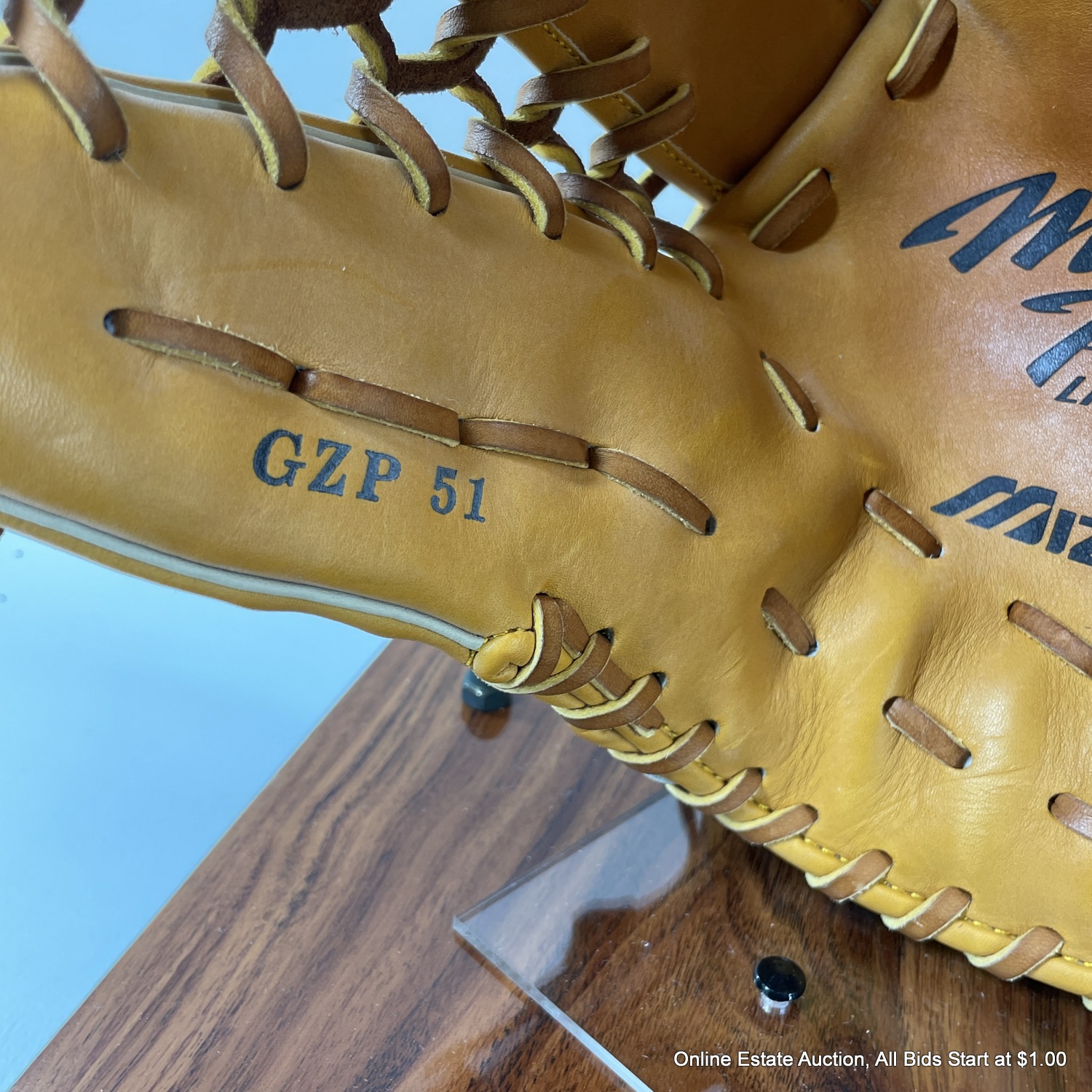 2004 Ichiro Suzuki Mizuno Baseball Mitt Glove In Acrylic Box