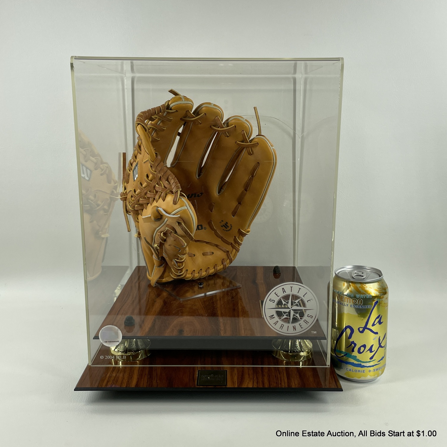 2004 Ichiro Suzuki Mizuno Baseball Mitt Glove In Acrylic Box