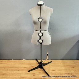 Adjustable Female Dress Form With 11 Dials (LOCAL PICK UP ONLY)