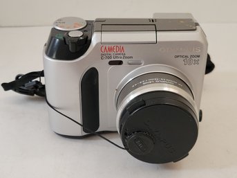 Olympus Camsdia C 700 Ultra Zoom Digital Camera