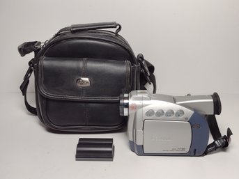 Canon ZR40 Mini DV Digital Video Camcorder And Case