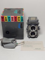 Vtg Yashica 44 Twin Lens Reflex Film Camera And Flash In Box
