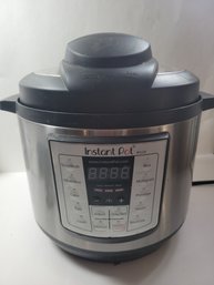 Instant Pot IP LUX  6 In 1 Muti Use Programmable Pressure Cooker