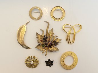 8 Vtg Goldtone Pins/Brooches