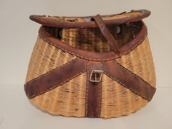 Vtg Wicker Fishing Creel Basket