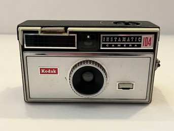 Vtg Kodak Instamatic 104 Camera