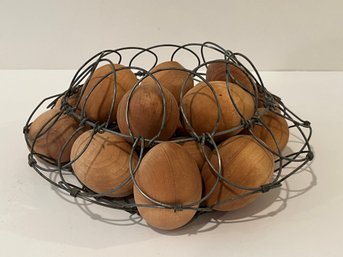 Vtg Farmhouse Chicken Wire Egg Basket