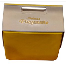 Vintage Igloo 'Deluxe Playmate' Cooler