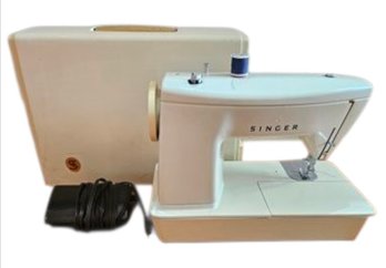 Vtg Singer Stylist Sewing Machine Model 774