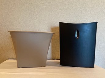 2 Small Trashcans