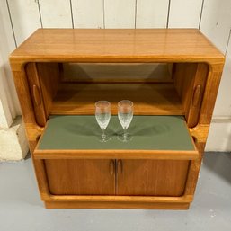 #300 Vintage MCM Mid Century Danish Dyrlund Teak Cocktail Bar Cabinet 46' X 41.5'