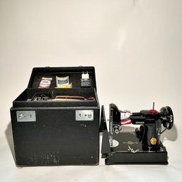 #319 Vintage Singer Featherweight Portable Sewing Machine 13' X 11.5'