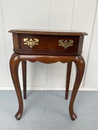 111 Vintage Queen Anne Style Side Table Night Stand