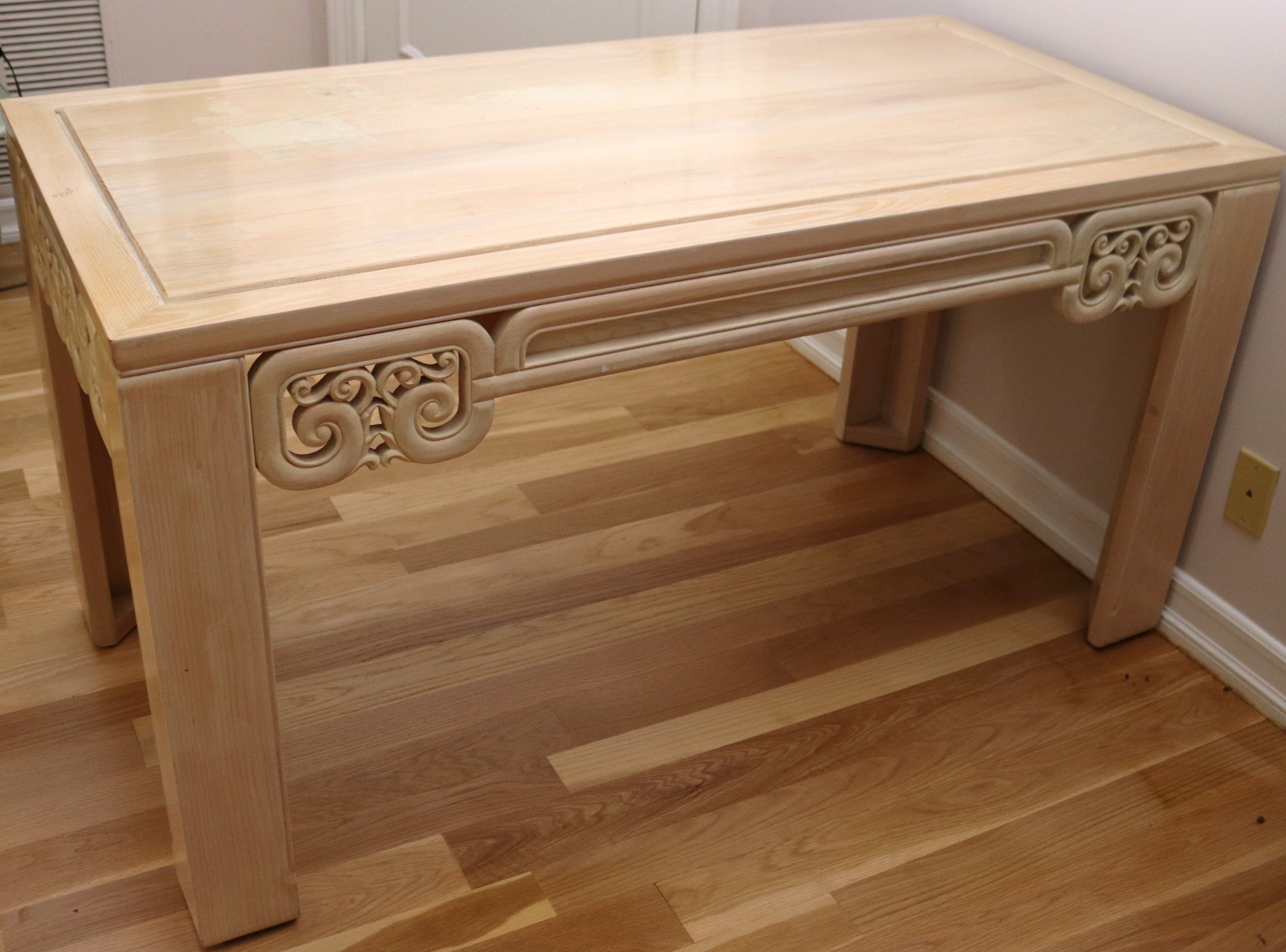 Chinoiserie Style Beige Oak Writing Desk #50333 | Auctionninja.com