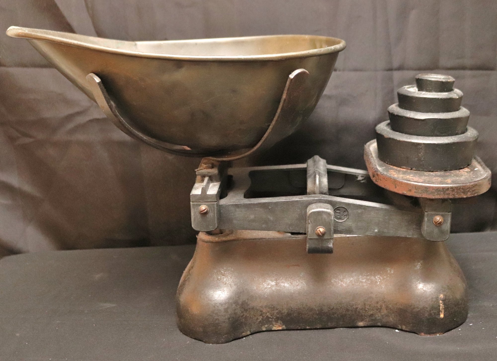 Antique Metal Scale With Weights. #52994 | Auctionninja.com