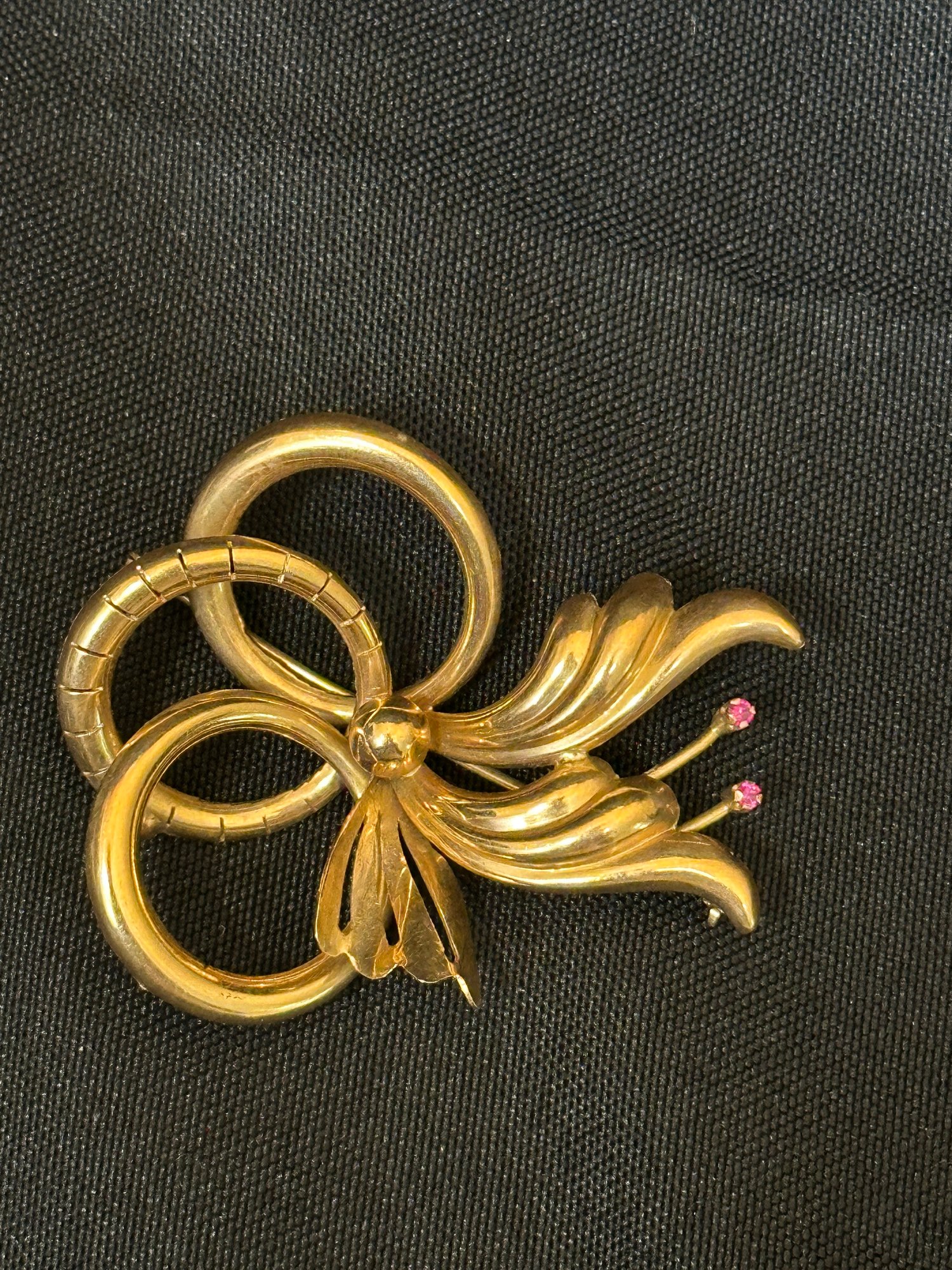 18K YG Fancy Ribbon Brooch With Ruby Accent Stones 51930