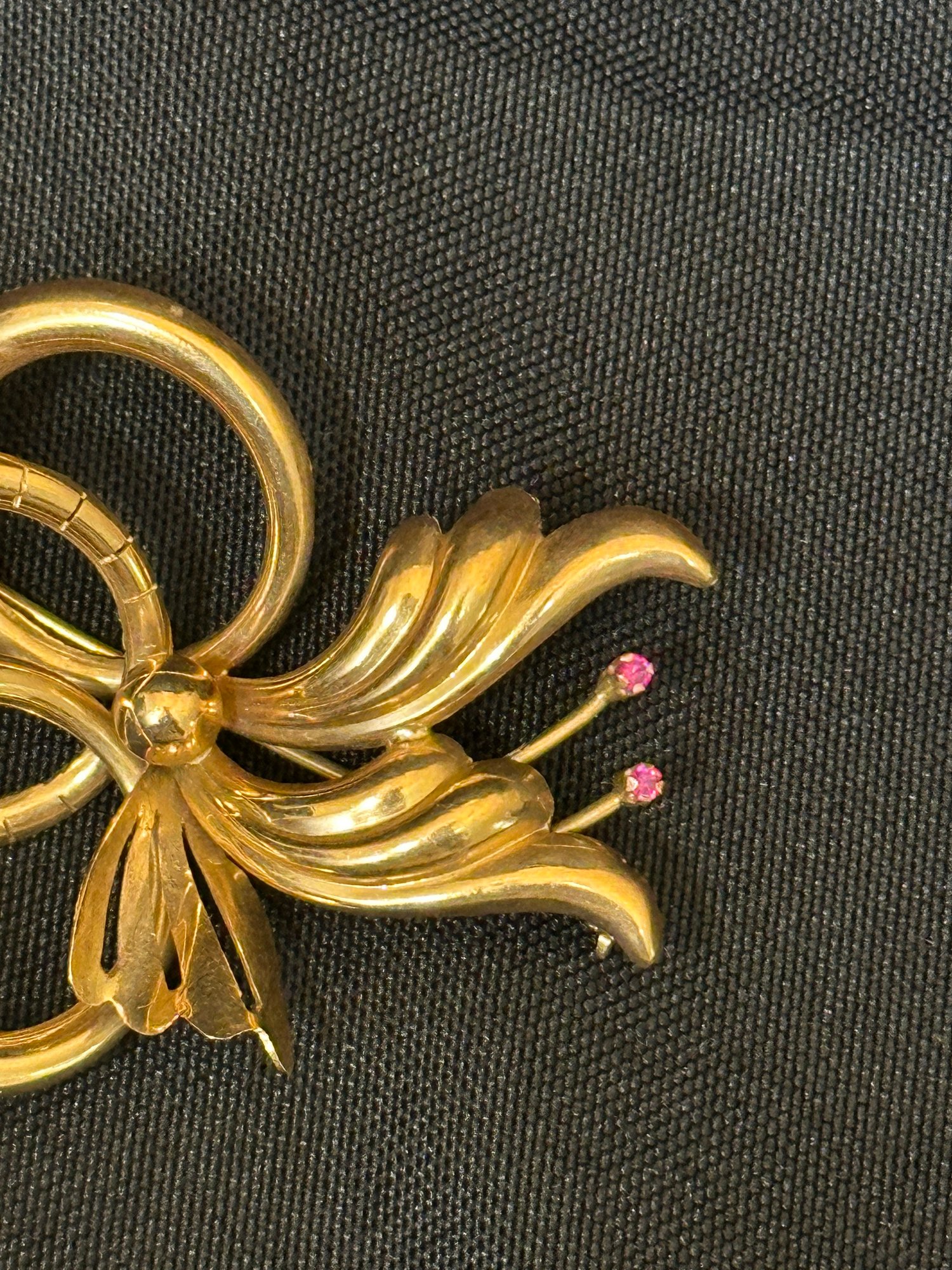 18K YG Fancy Ribbon Brooch With Ruby Accent Stones 51930